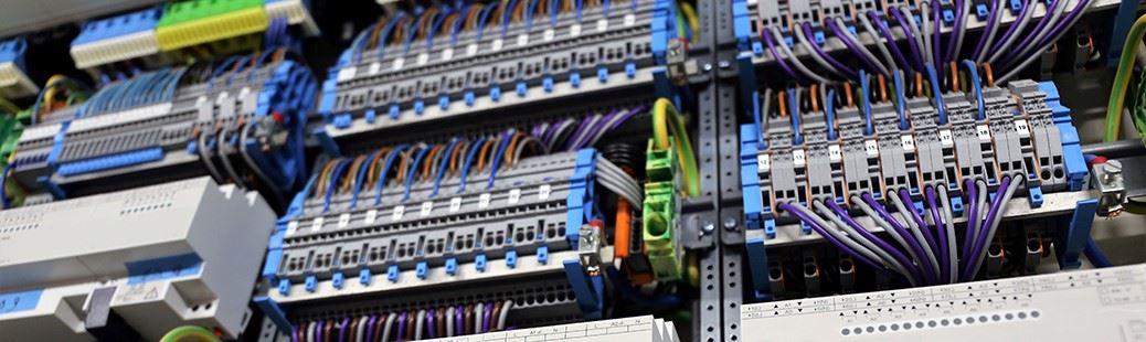 Die Elektrotechnik spielt eine zentrale Rolle für die Funktionalität und Effizienz moderner Unternehmen, insbesondere im Hinblick auf Energieverbrauch und -management