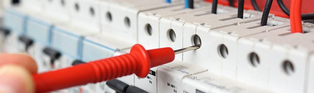 Die regelmäßige Fortbildung zur Schaltberechtigung bis 30 kV stellt sicher, dass Fachkräfte stets auf dem neuesten Stand der Technik sind