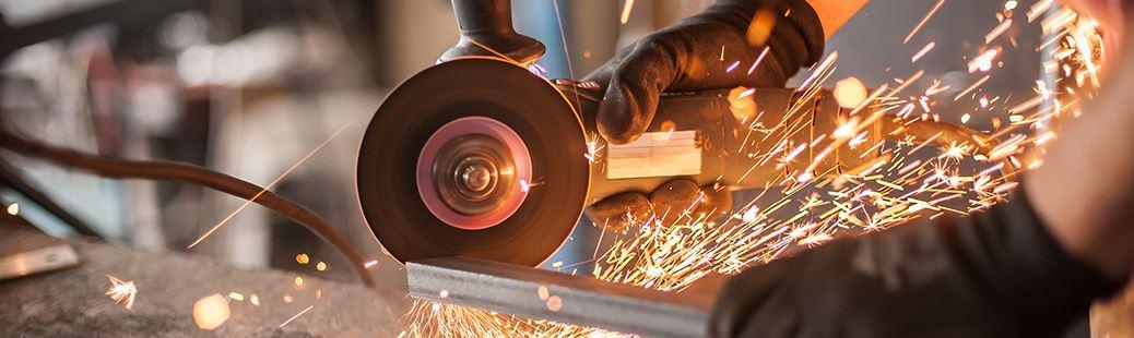 Die regelmäßige Prüfung von elektrischen Arbeitsmitteln ist für Unternehmen unerlässlich, um die Sicherheit der Mitarbeiter zu gewährleisten