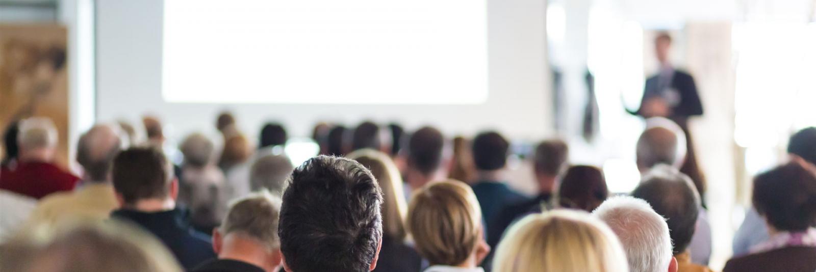 Köln, als wichtige Wirtschaftsregion, ist ein attraktiver Standort für Facility-Management-Workshops und bietet vielfältige Möglichkeiten zur Weiterbildung